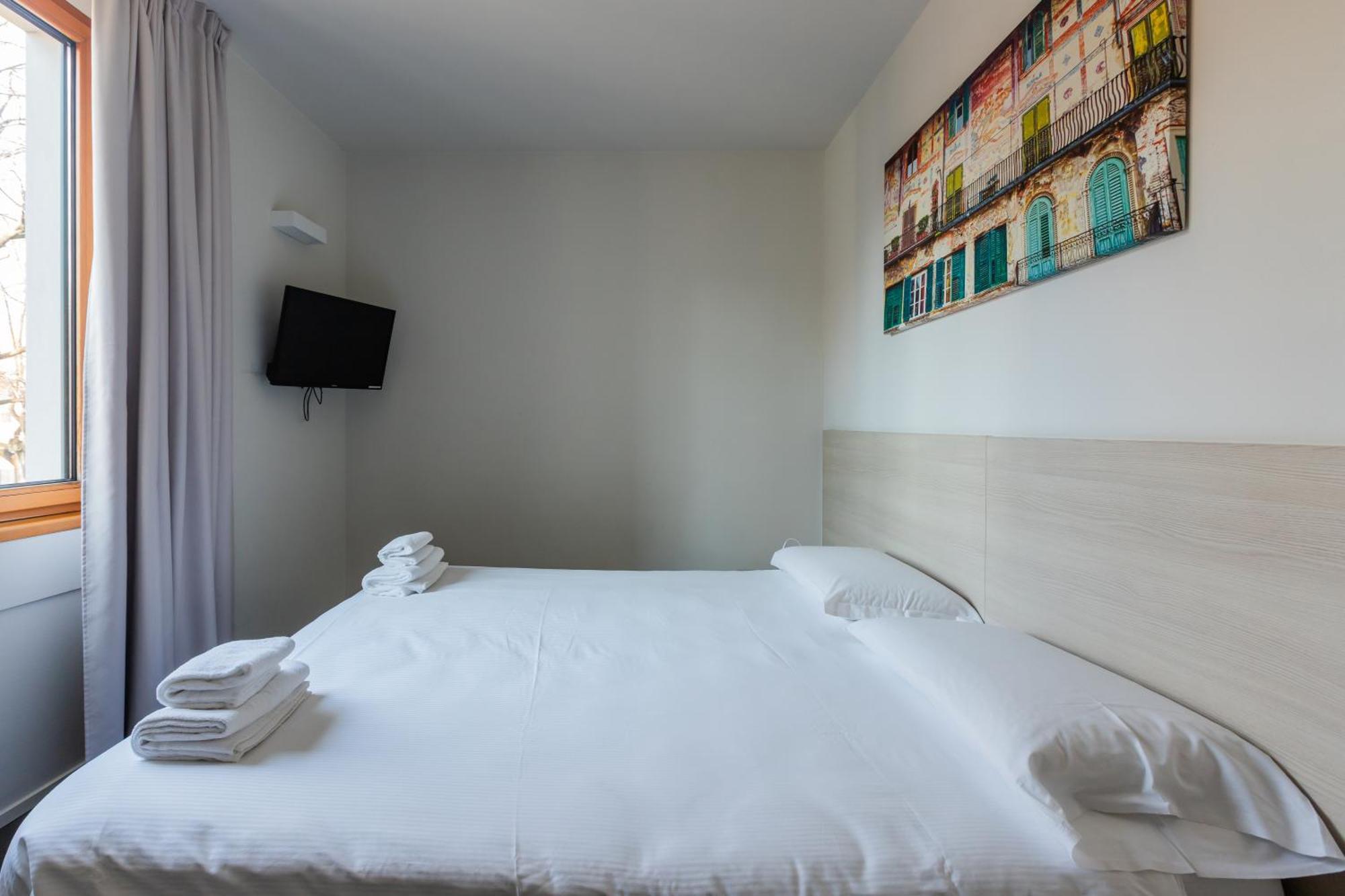 Hostel Stravagante & *