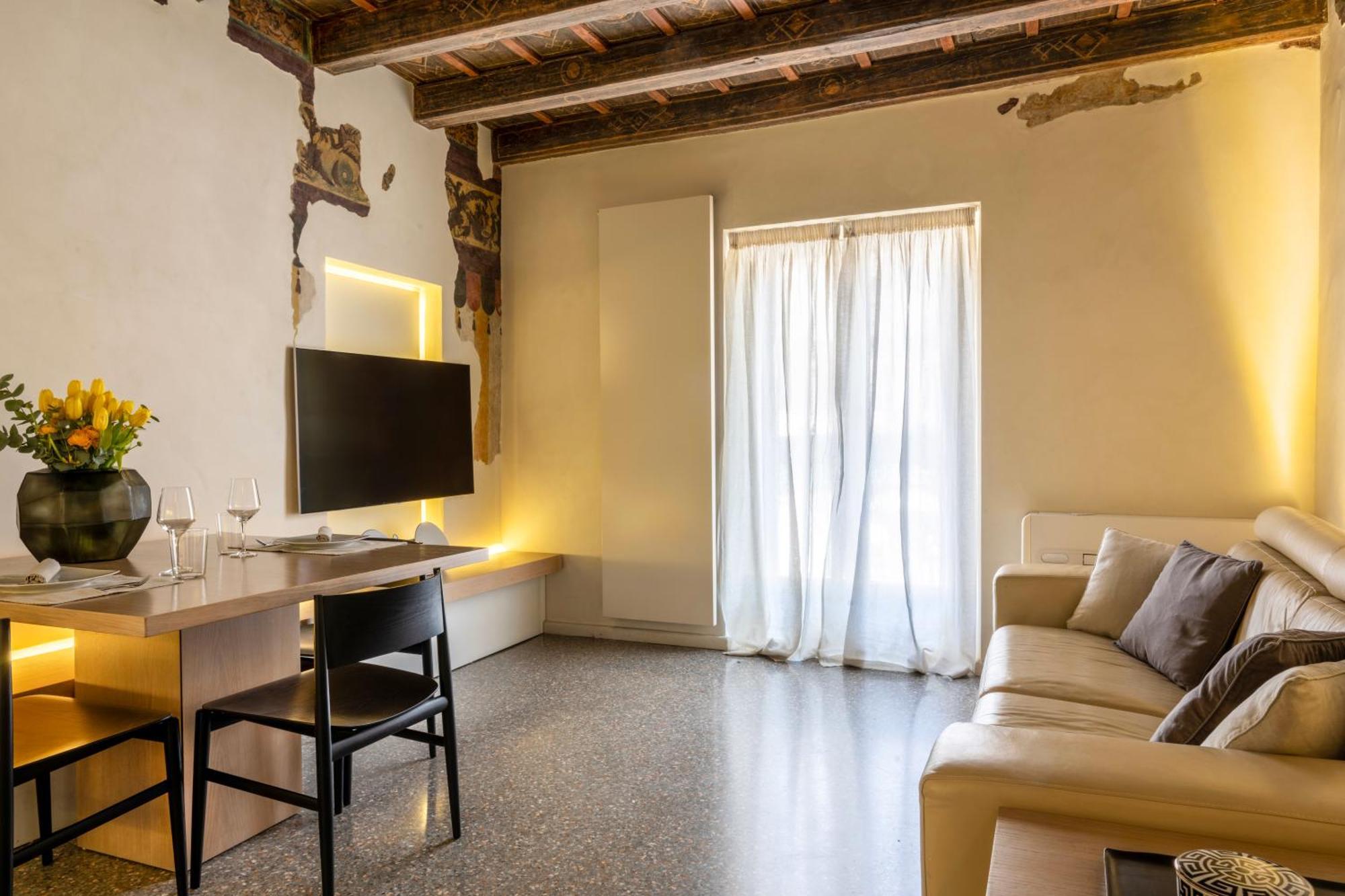Luxury On Piazza Erbe Căn hộ Verona