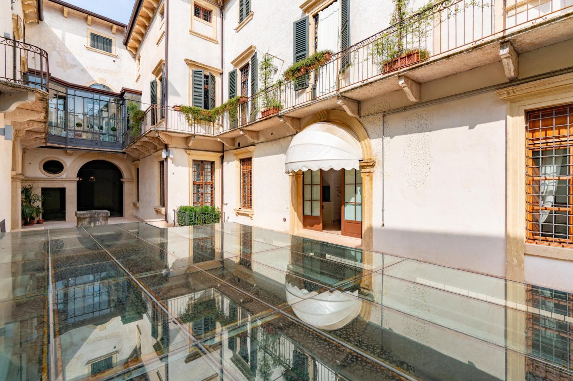 Domus - Palazzo Lugo *