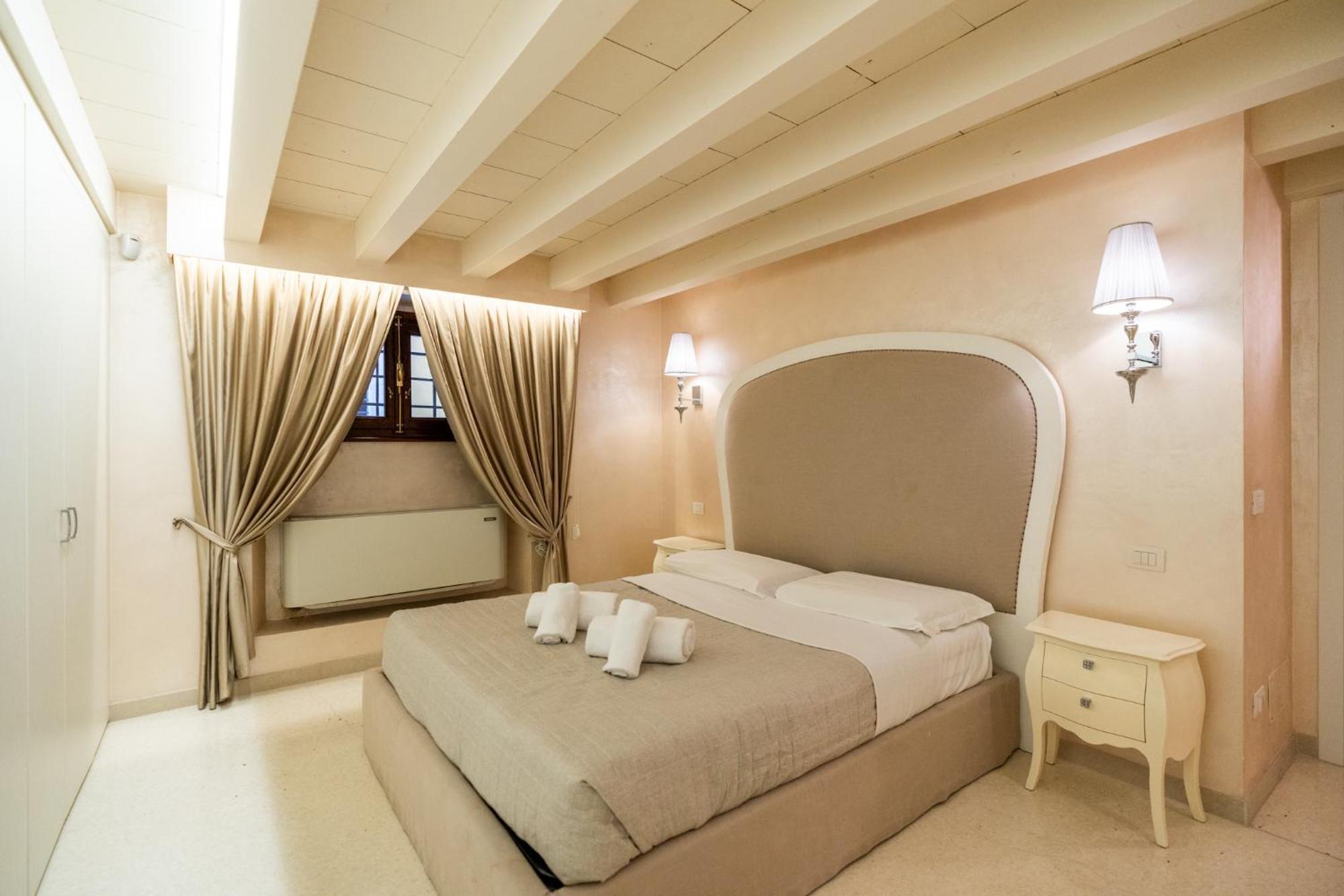 Domus - Palazzo Lugo *