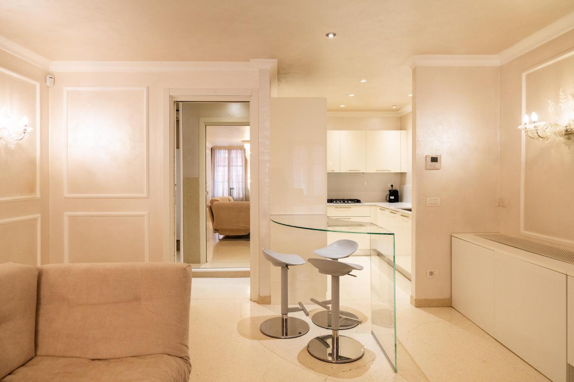 Domus - Palazzo Lugo Apartment