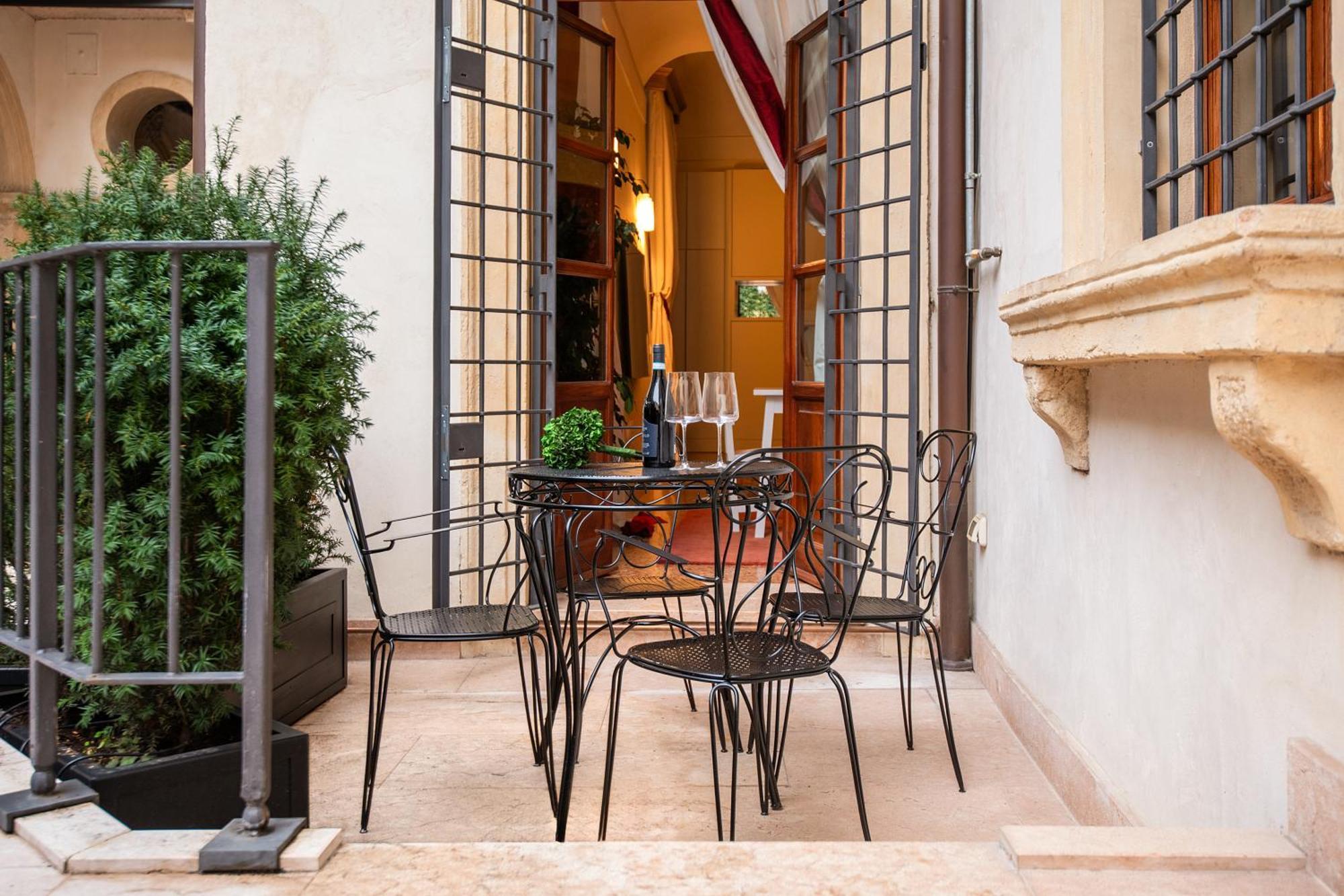 Domus - Palazzo Lugo *
