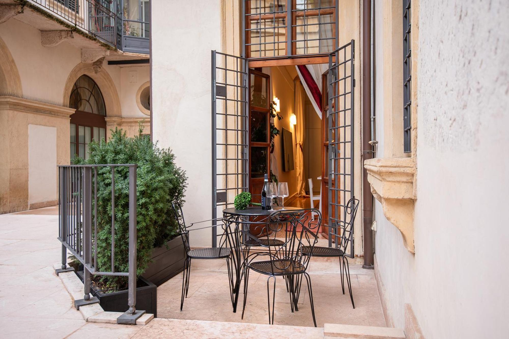 Domus - Palazzo Lugo Apartment Verona