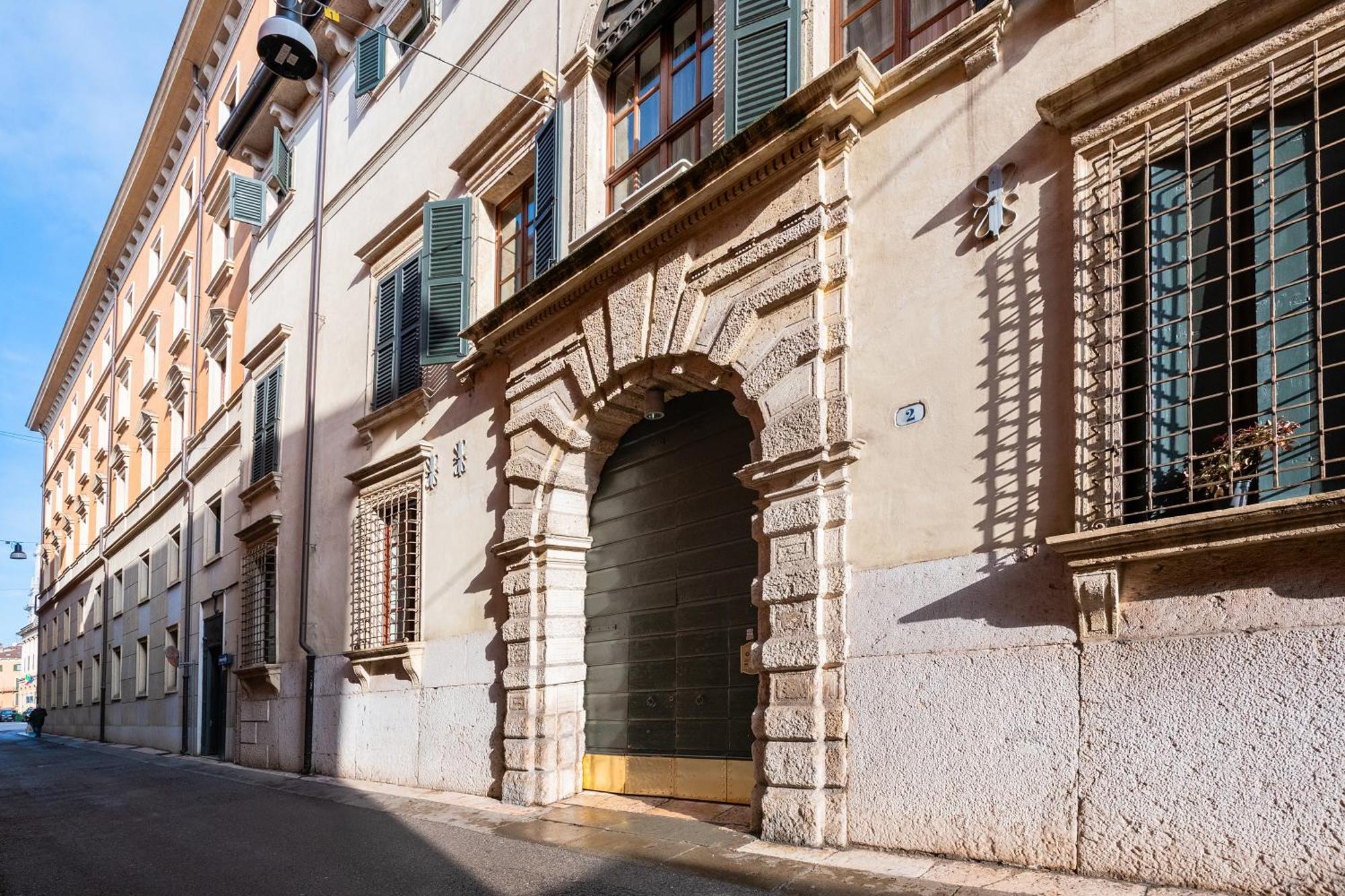 Domus - Palazzo Lugo *