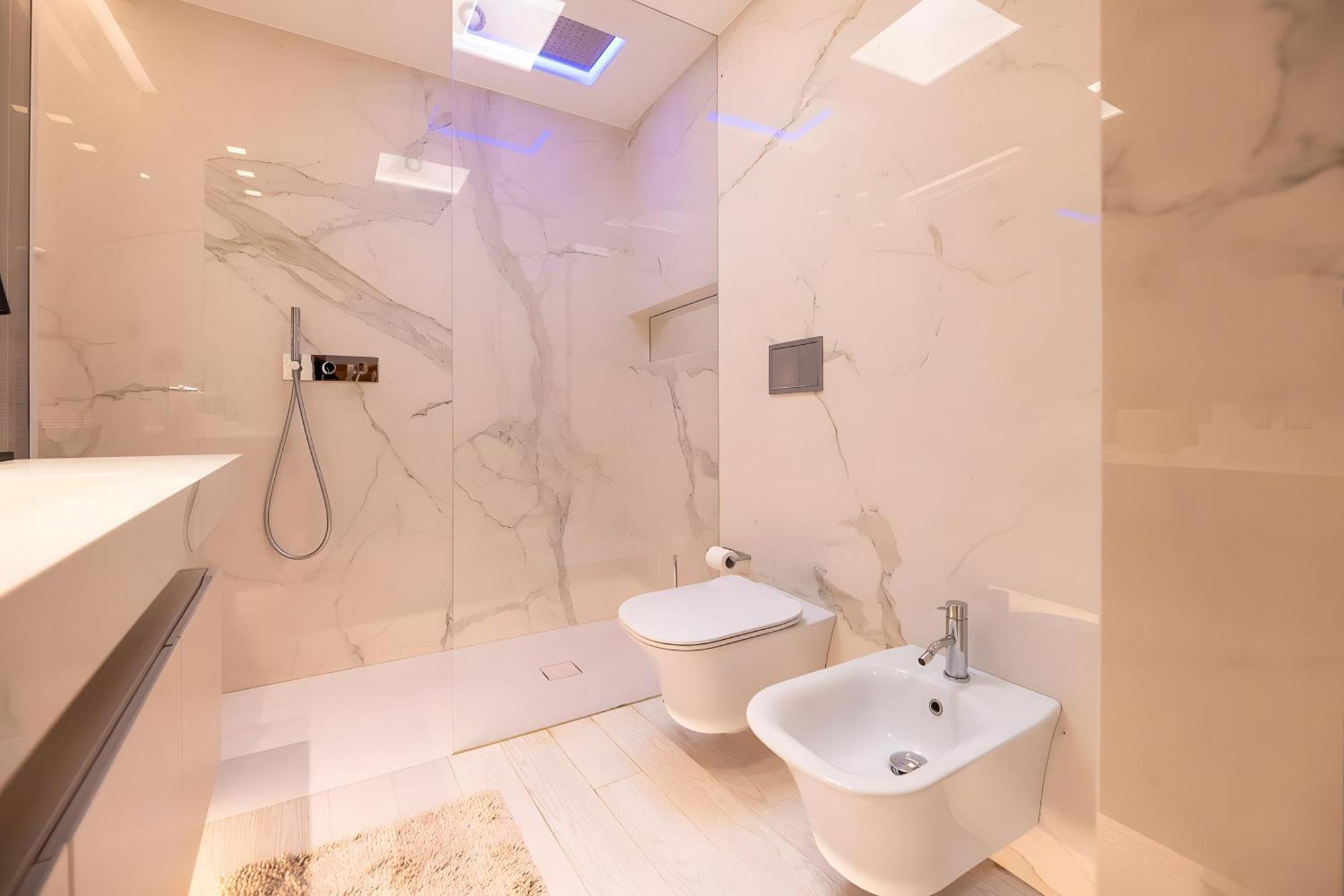 Luxury Rooftop Piazza Erbe Apartment
