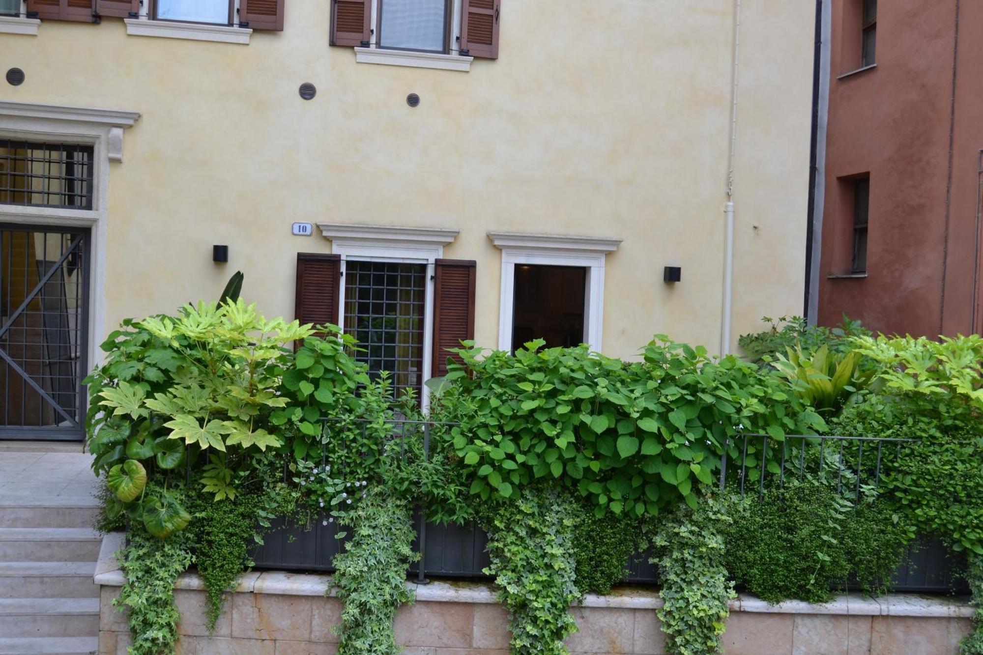 Dolce Santo Stefano Apartment *