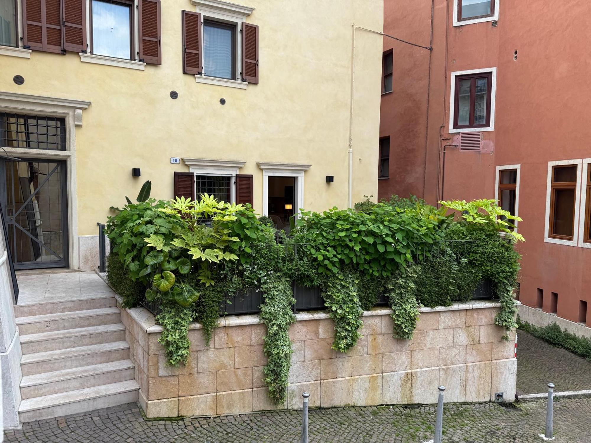 Dolce Santo Stefano Apartment *