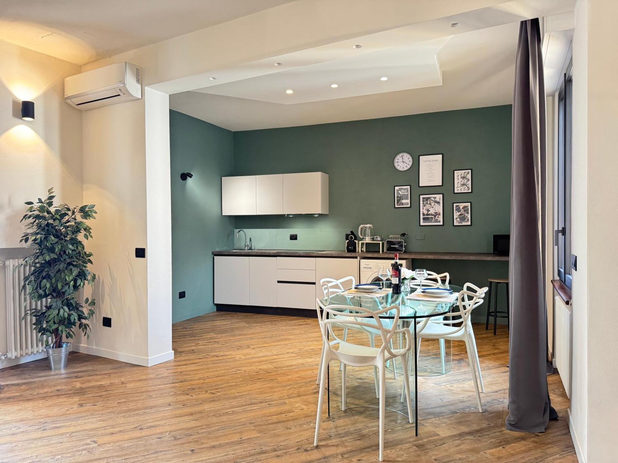 Da Vittoria-lovely With A View, Near The Arena Apartment