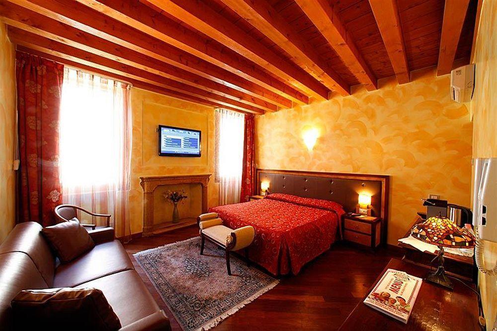 Centre And 2* Verona