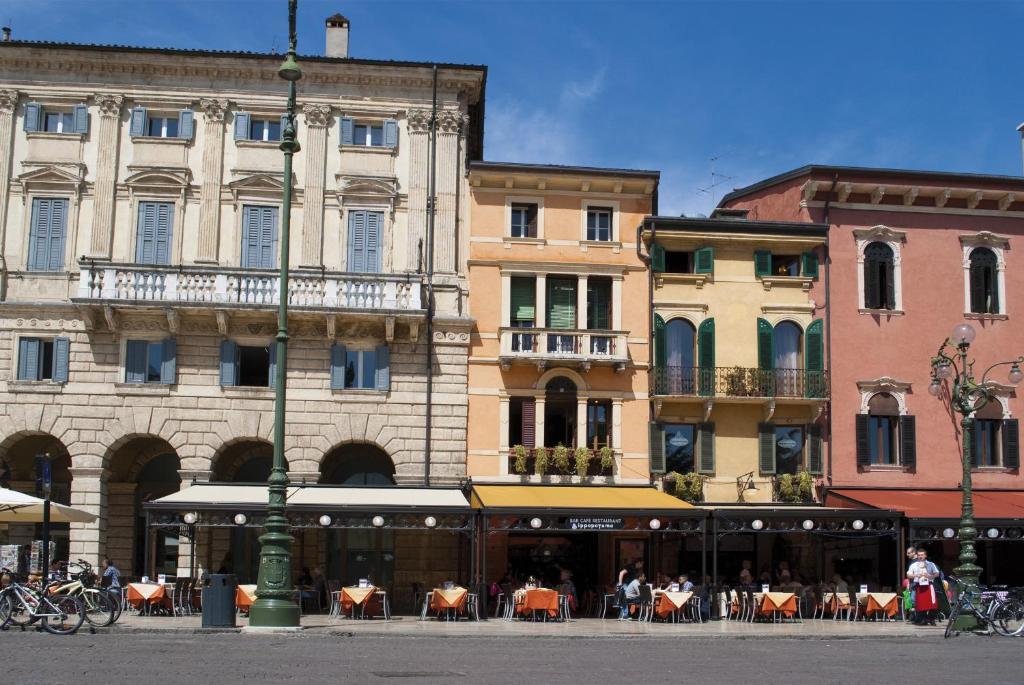 Centre And 2* Verona