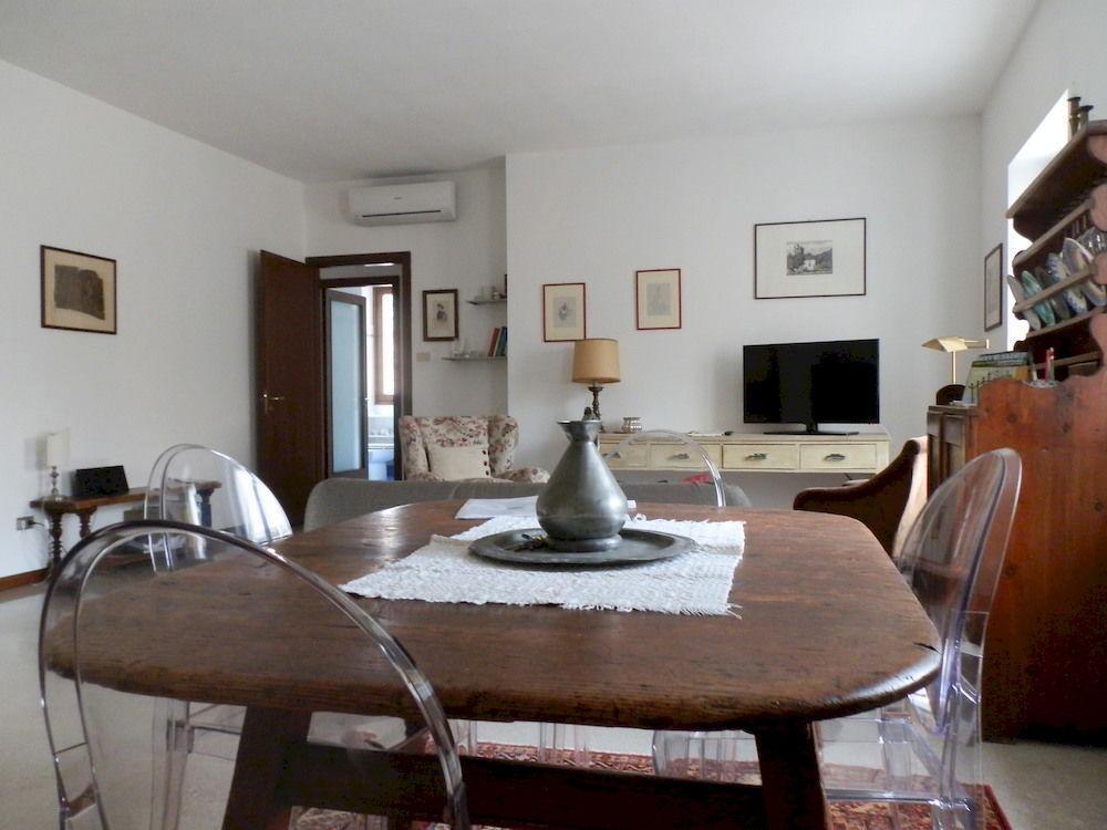 Emilei Hotel
