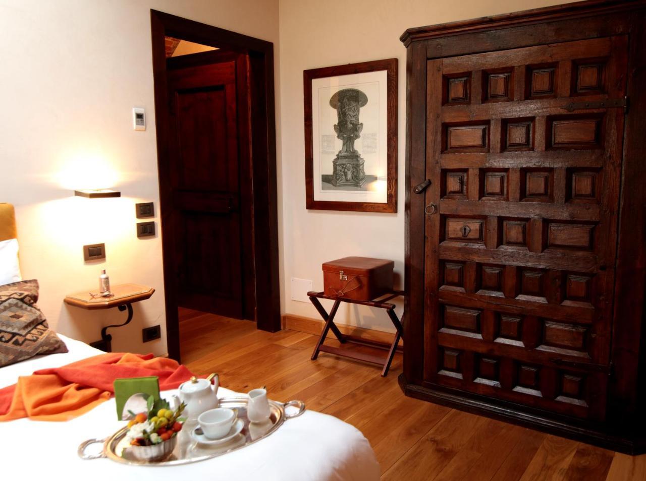 Delser Manor House *