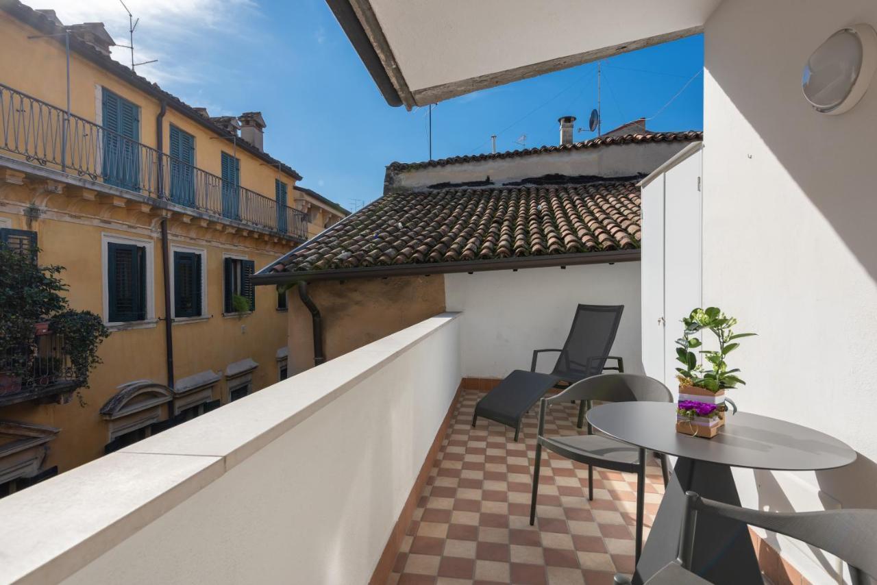 A World Aparts - 12 Viviani Apartment