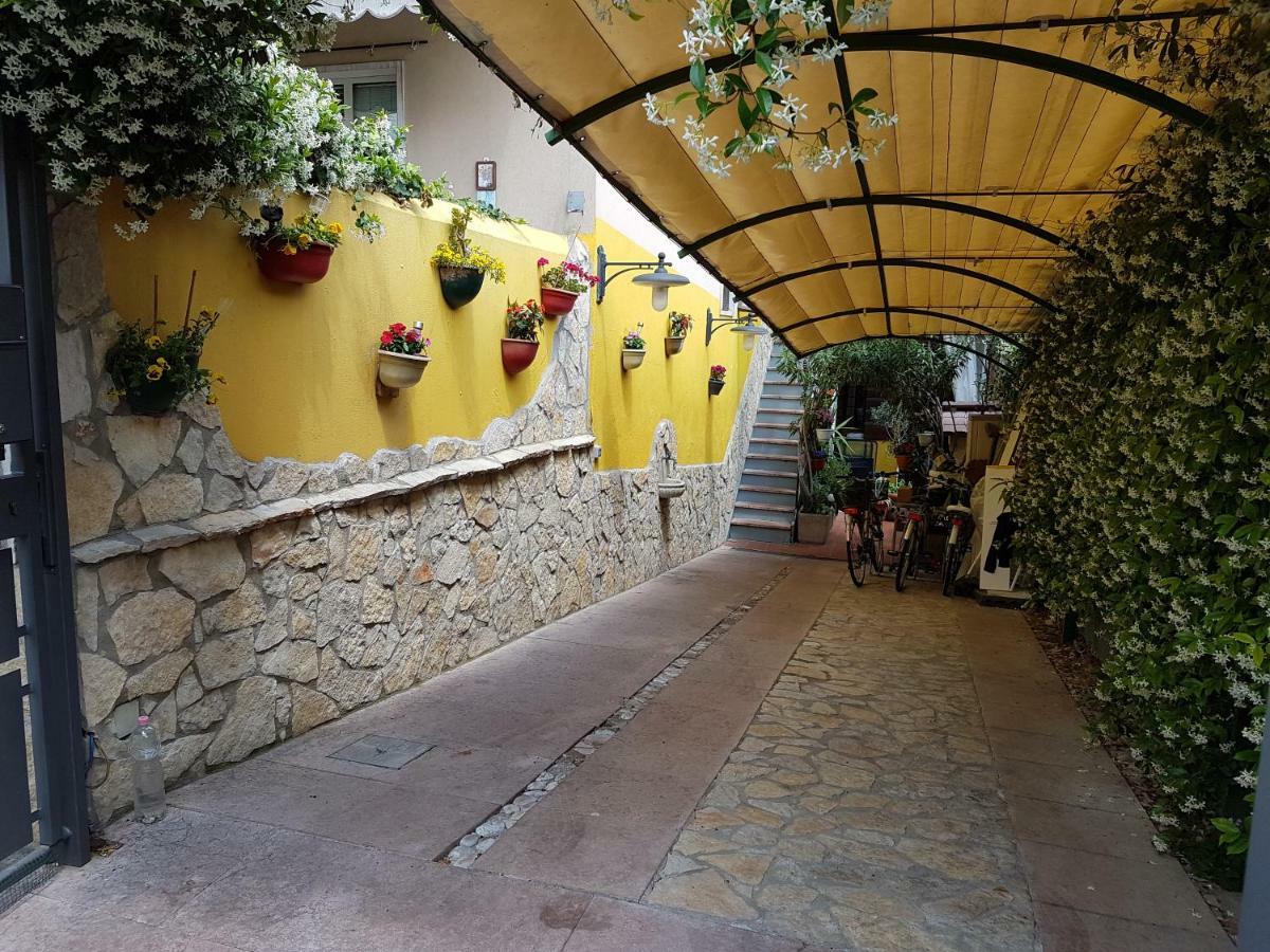 Dora Baltea Monolocale Primo Piano Mansarda Secondo Piano Guest house *