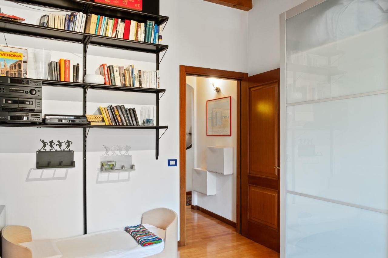 Porta Vescovo Colourful Flat Apartment Verona