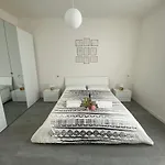 The Chic Holiday Apartment
