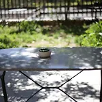 Apartment With Lovely Garden