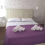 Roselyn Apartment
