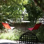 Apartment With Lovely Garden
