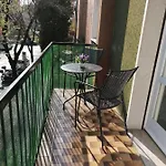 V & G House
