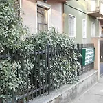 V & G House