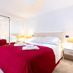 Romeo And Juliet Apartments