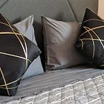 Room With Free Parking 5 Minutes Walk From Arena