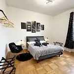 Room With Free Parking 5 Minutes Walk From Arena