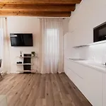 Flores Home