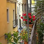 Flores Home