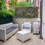 Beautiful, Cozy Apartment With A Small Courtyard.
