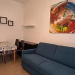 Melibi - Re Lear Apartments