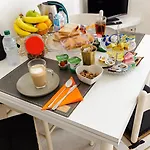 Arryanna Apartment