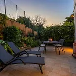 Teatro Romano Garden Apartment