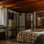 Regal House Verona Regimental