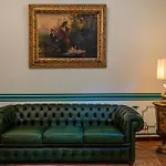 Regal House Verona Regimental