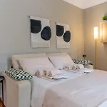 -Near Arena & Parking - Pet Friendly Historical Arena Palace