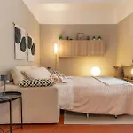 -Near Arena & Parking - Pet Friendly Historical Arena Palace
