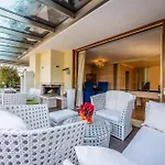 Nicola\'S Penthouse