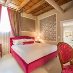 Lady Capulet Apartments