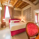Lady Capulet Apartments
