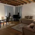 Piazza Erbe Lodge