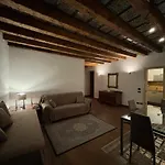 Piazza Erbe Lodge