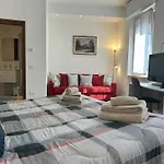 Valverde Apartment And Rooms