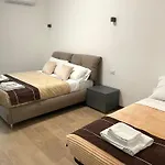 Fiera Rooms