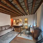 Piazza Erbe Lodge