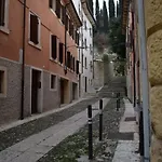 Veronauptoyou Courtyard
