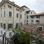 Alice\'S Apartment