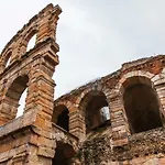 L\'Arena Dietro L\'Angolo