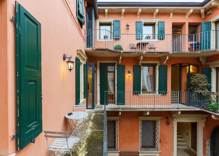 Domus Verona - Elegante Residenza Satiro